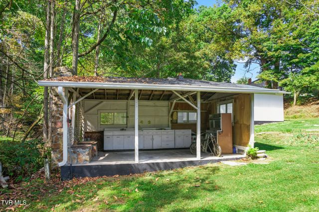 9494 Porterfield Highway, Abingdon, VA 24210