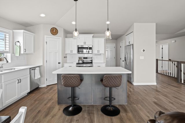 1306 22nd Avenue W, West Fargo, ND 58078
