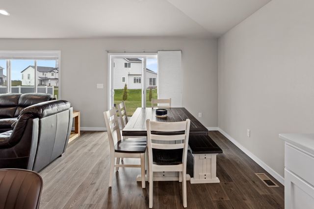 1306 22nd Avenue W, West Fargo, ND 58078