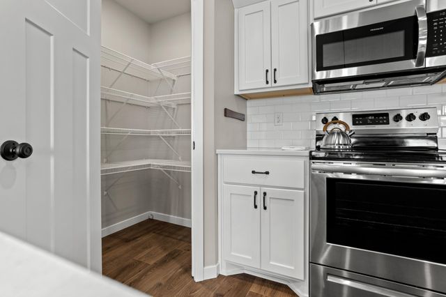 1306 22nd Avenue W, West Fargo, ND 58078