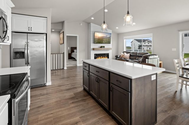 1306 22nd Avenue W, West Fargo, ND 58078