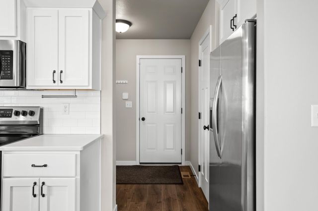 1306 22nd Avenue W, West Fargo, ND 58078