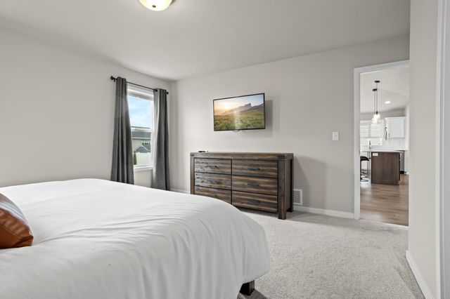 1306 22nd Avenue W, West Fargo, ND 58078