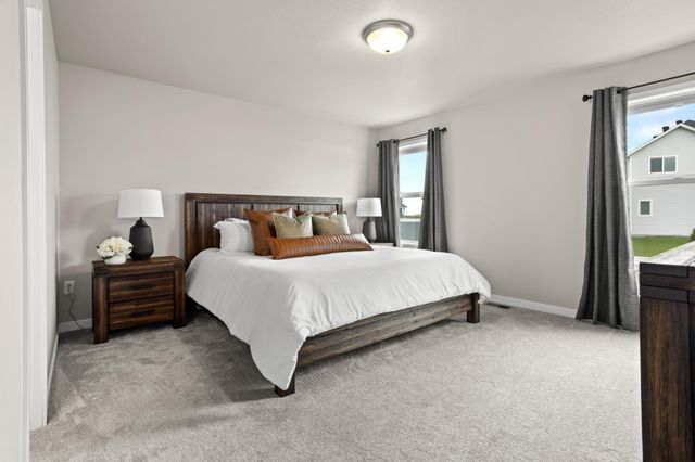 1306 22nd Avenue W, West Fargo, ND 58078