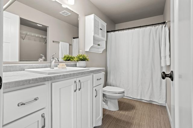 1306 22nd Avenue W, West Fargo, ND 58078