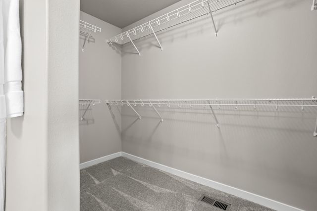 1306 22nd Avenue W, West Fargo, ND 58078