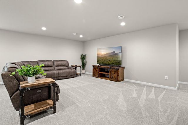 1306 22nd Avenue W, West Fargo, ND 58078
