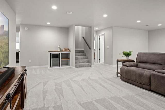 1306 22nd Avenue W, West Fargo, ND 58078