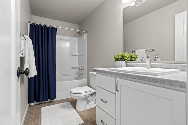 1306 22nd Avenue W, West Fargo, ND 58078