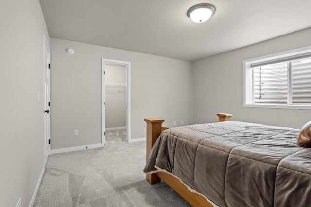 1306 22nd Avenue W, West Fargo, ND 58078