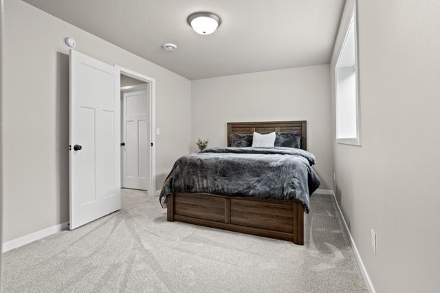 1306 22nd Avenue W, West Fargo, ND 58078