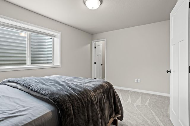 1306 22nd Avenue W, West Fargo, ND 58078