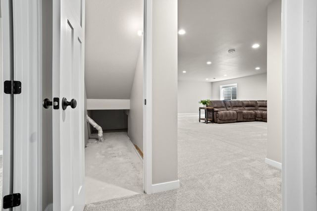 1306 22nd Avenue W, West Fargo, ND 58078