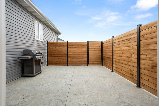 1306 22nd Avenue W, West Fargo, ND 58078