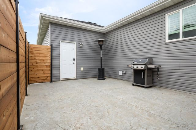 1306 22nd Avenue W, West Fargo, ND 58078