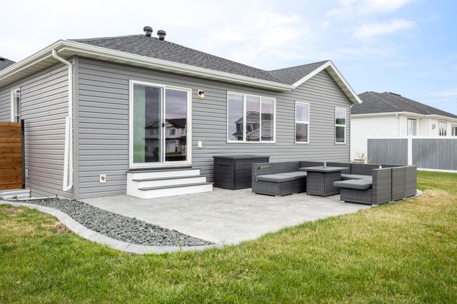 1306 22nd Avenue W, West Fargo, ND 58078