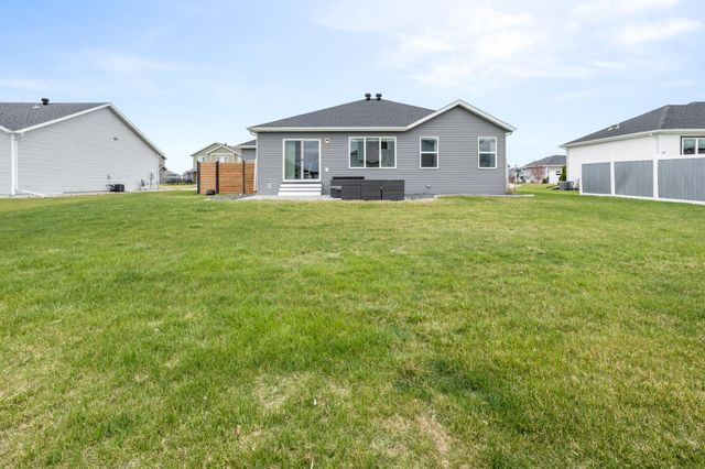 1306 22nd Avenue W, West Fargo, ND 58078