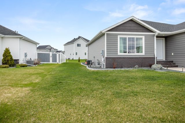 1306 22nd Avenue W, West Fargo, ND 58078