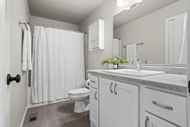 1306 22nd Avenue W, West Fargo, ND 58078