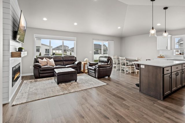 1306 22nd Avenue W, West Fargo, ND 58078