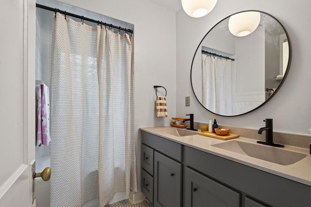 124 Baker Street W, Saint Paul, MN 55107