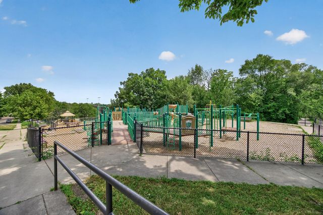 124 Baker Street W, Saint Paul, MN 55107