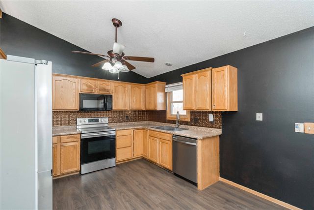 3017 E 43rd Street, Des Moines, IA 50317