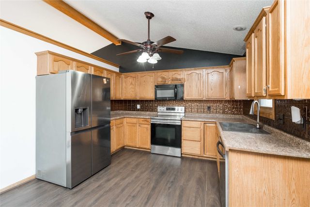 3017 E 43rd Street, Des Moines, IA 50317