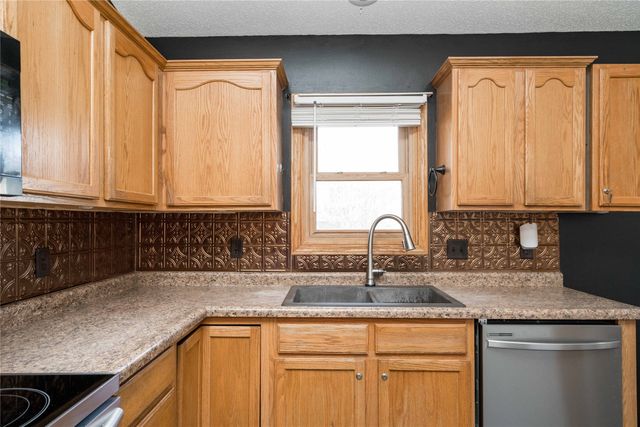 3017 E 43rd Street, Des Moines, IA 50317