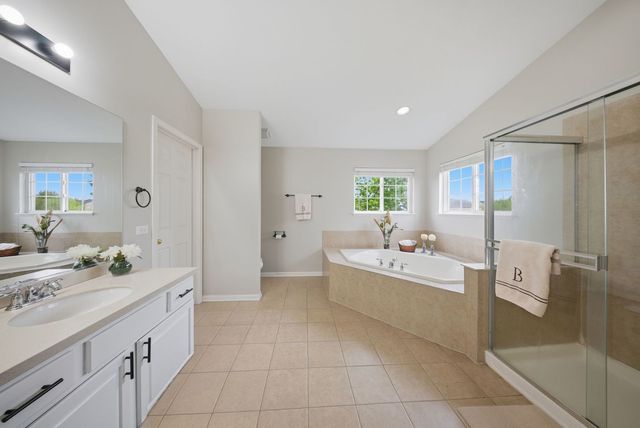 2546 W Autumn Drive, Round Lake, IL 60073