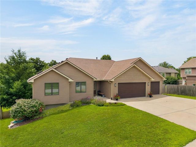 2301 Woodland Circle, Kearney, MO 64060