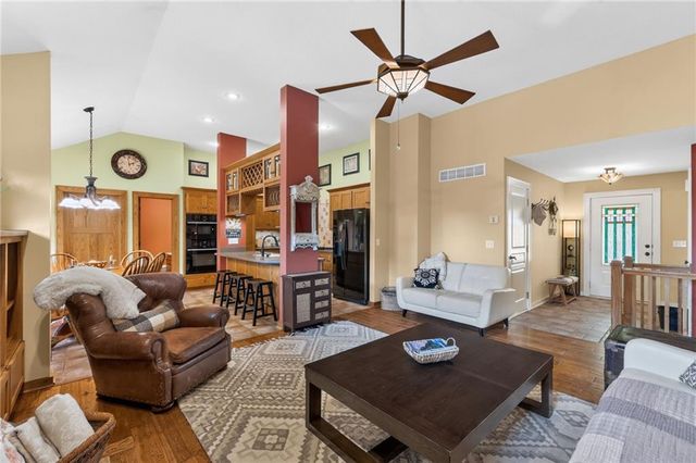2301 Woodland Circle, Kearney, MO 64060