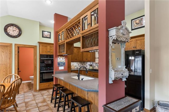 2301 Woodland Circle, Kearney, MO 64060