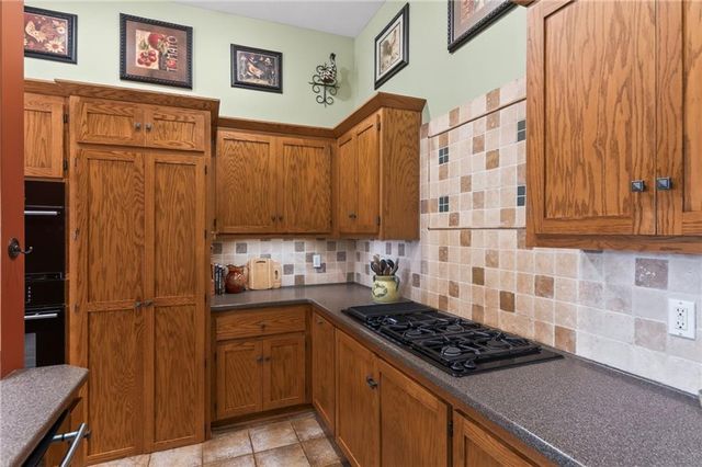 2301 Woodland Circle, Kearney, MO 64060