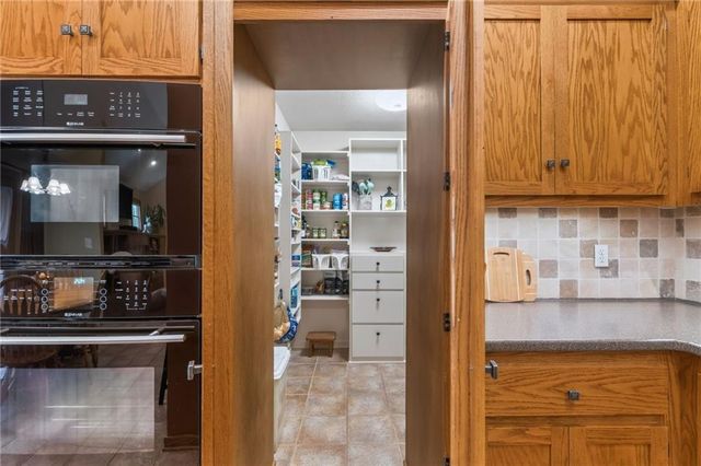 2301 Woodland Circle, Kearney, MO 64060
