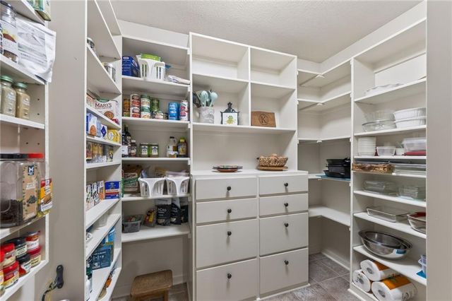 2301 Woodland Circle, Kearney, MO 64060