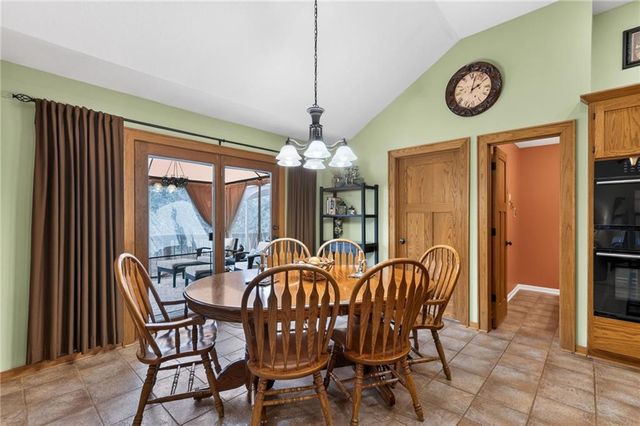2301 Woodland Circle, Kearney, MO 64060