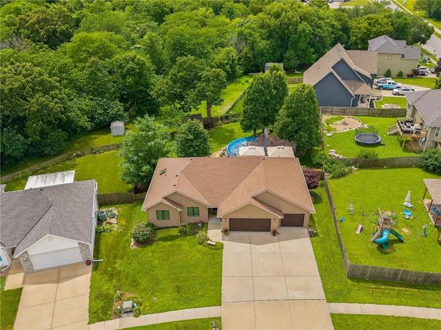 2301 Woodland Circle, Kearney, MO 64060