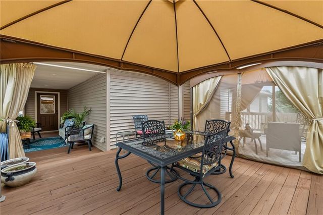 2301 Woodland Circle, Kearney, MO 64060