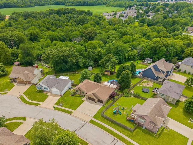 2301 Woodland Circle, Kearney, MO 64060