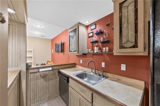 2301 Woodland Circle, Kearney, MO 64060