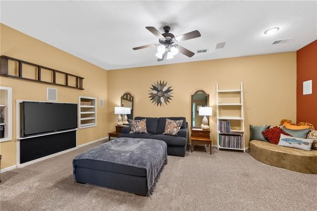 2301 Woodland Circle, Kearney, MO 64060