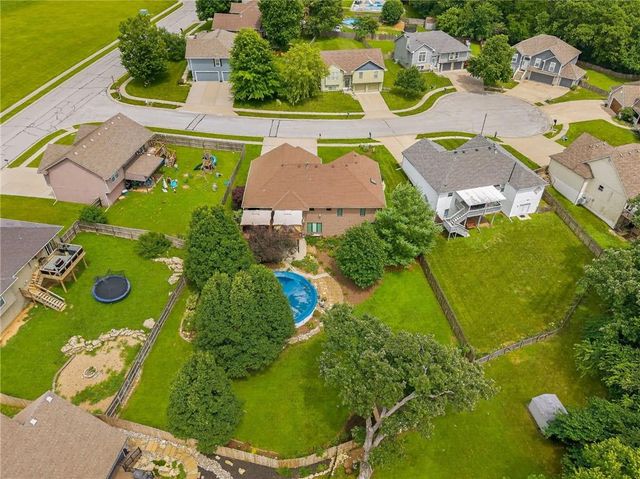 2301 Woodland Circle, Kearney, MO 64060