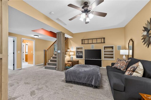 2301 Woodland Circle, Kearney, MO 64060
