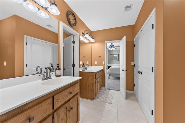 2301 Woodland Circle, Kearney, MO 64060