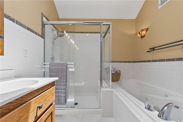 2301 Woodland Circle, Kearney, MO 64060