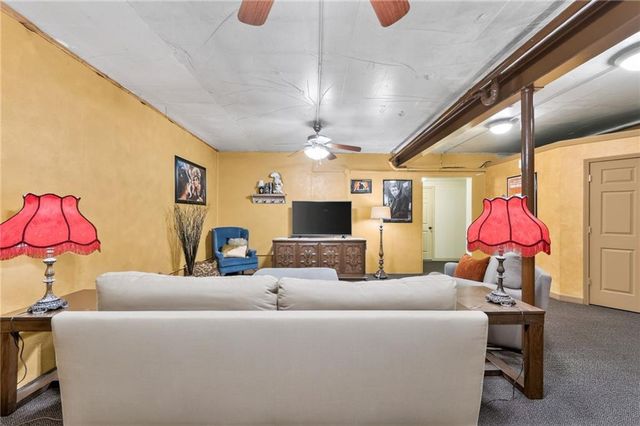 2301 Woodland Circle, Kearney, MO 64060