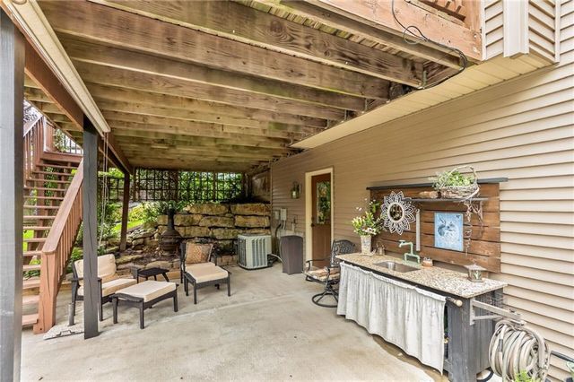 2301 Woodland Circle, Kearney, MO 64060