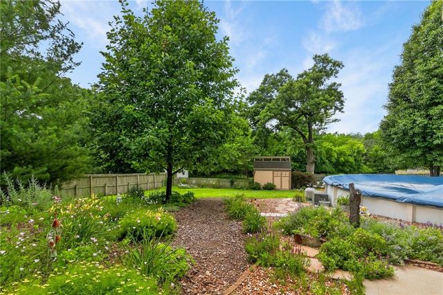 2301 Woodland Circle, Kearney, MO 64060
