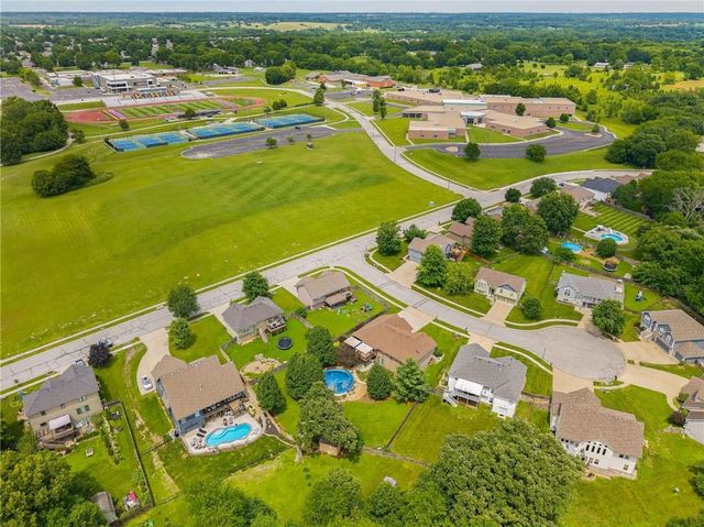 2301 Woodland Circle, Kearney, MO 64060